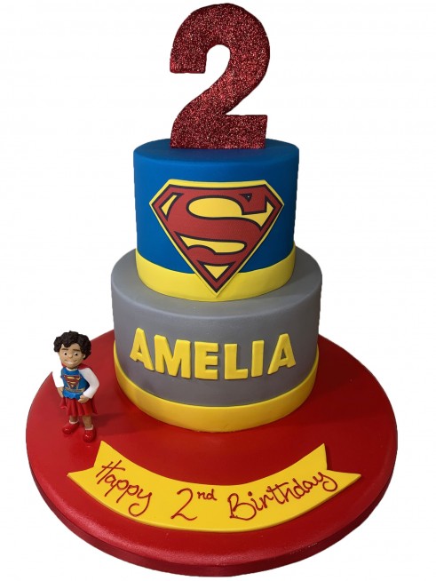 Superman and Supergirl Split cake for Father and Daughters Birthday.. | Birthday  cake decorating, Supergirl cakes, Girl cakes