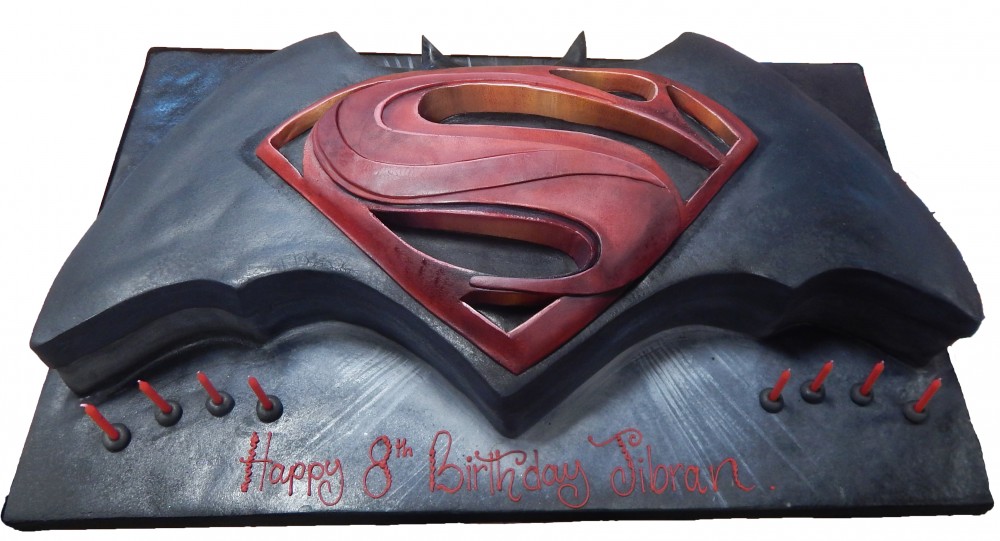 Online Batman Superman Fondant Butterscotch Cake Gift Delivery in SGP - FNP