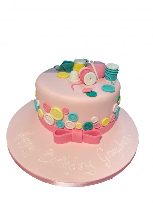 Singer Sewing Machine Birthday Cake - Cupcakepedia | Sewing cake, Sewing  machine cake, Knitting cake